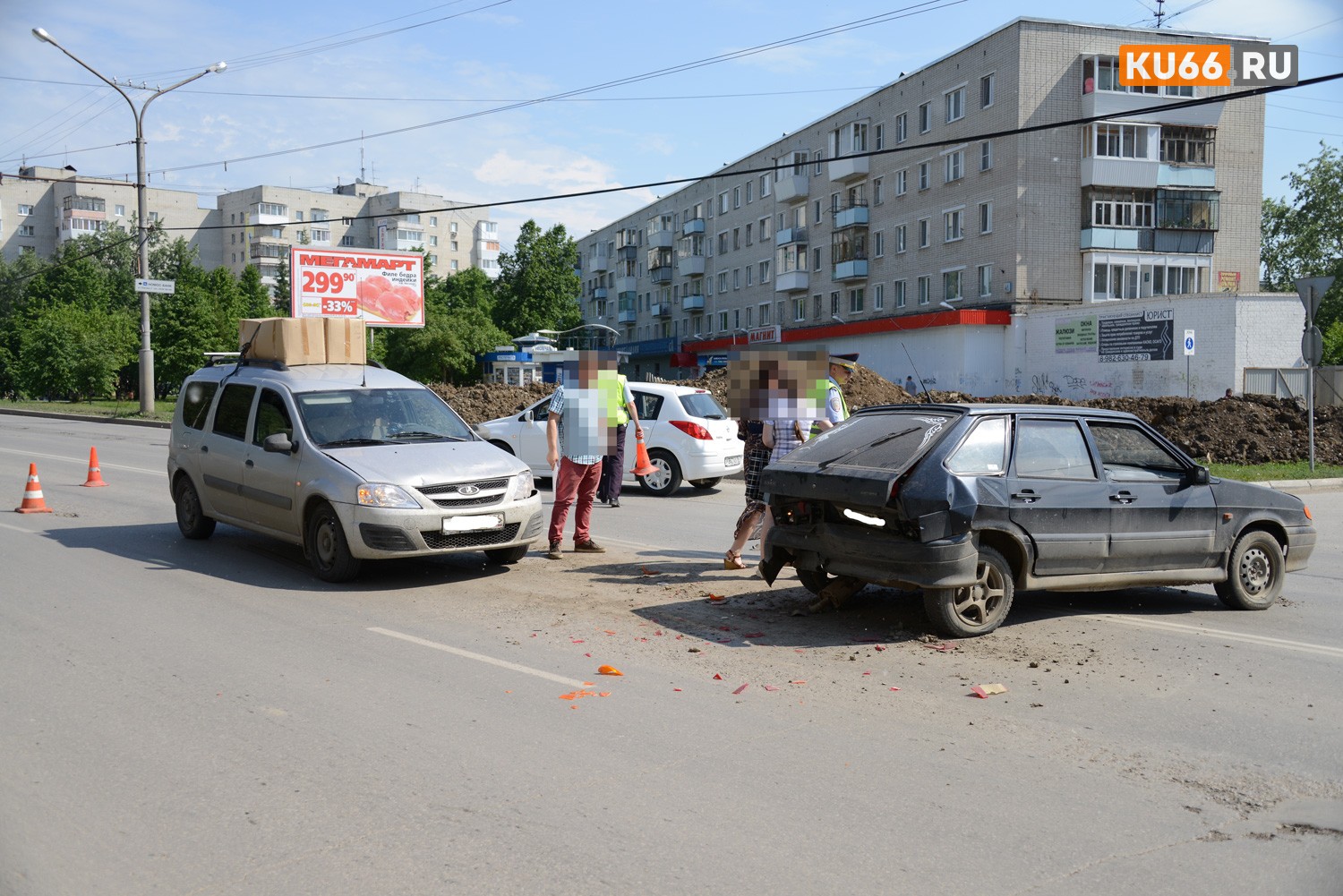 Две легковушки столкнулись на пр. Победы в Каменске-Уральском: один все сделал по правилам, второй не среагировал вовремя