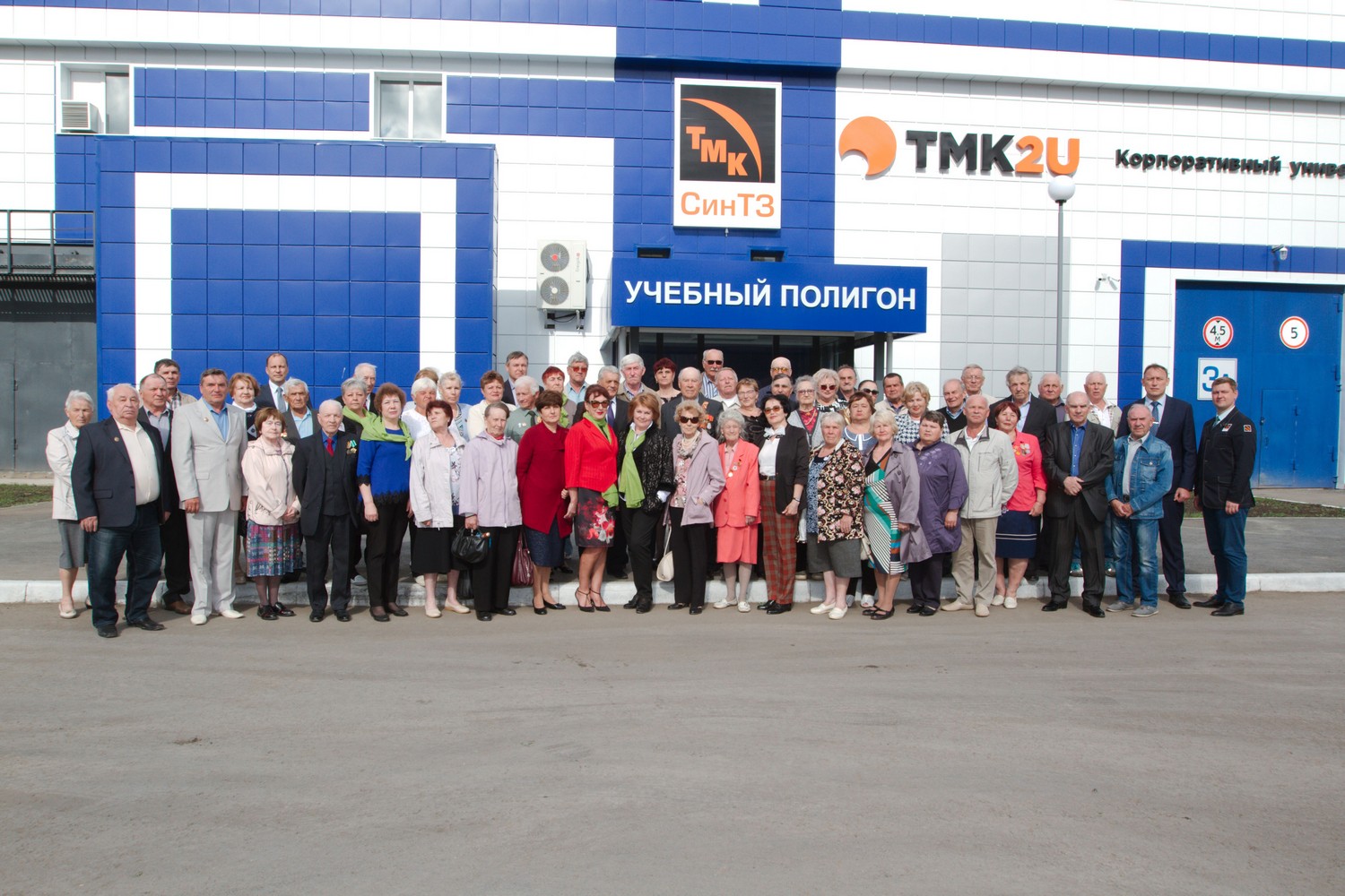 Везде зелень и чистота. Что еще увидели ветераны СинТЗ Каменска, побывав на предприятии образца XXI века и что исполняли в караоке?