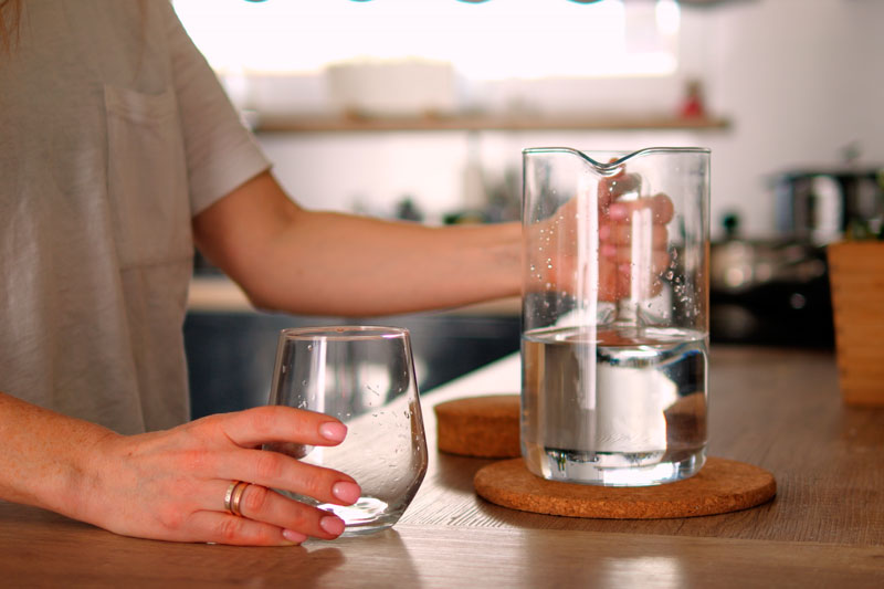 В "Водоканале" извинились перед жителями за отсутствие воды | Сотрудник "Водоканала" извинился перед жителями Каменска-Уральского