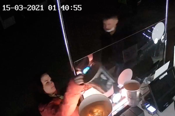 Петербуржцы ночью пробрались в закрытый кинотеатр, устроили свидание и занялись сексом