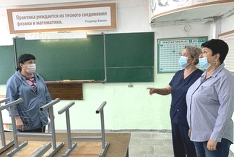 В колонии-поселении Каменска-Уральского проверили готовность вечерней школы, где получают знания заключенные, к новому учебному году