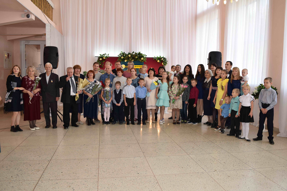 Юбиляров семейной жизни и многодетных матерей чествовали в Каменске-Уральском: имена тех, с кого всем вам стоило бы брать пример