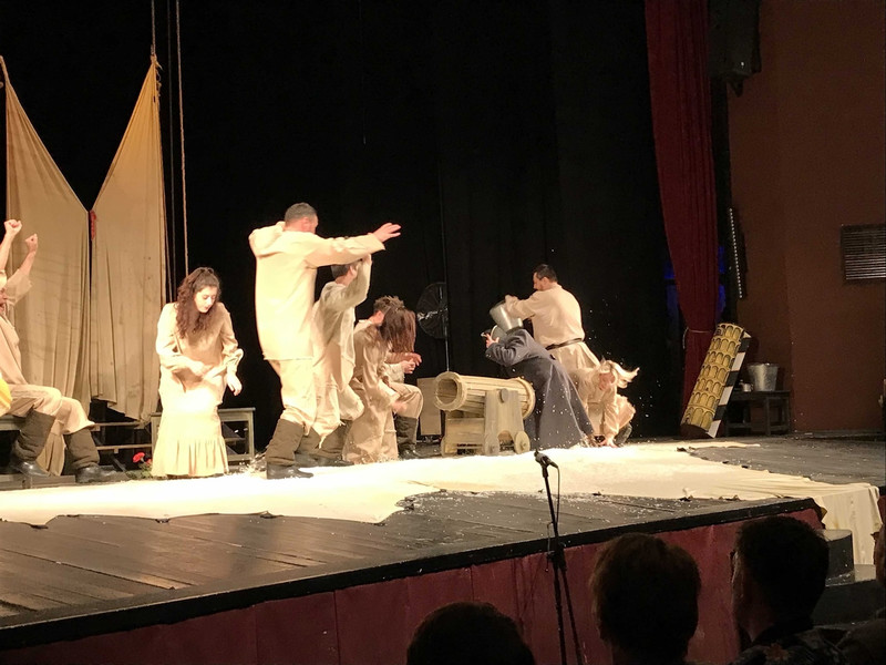 Донбасские актёры показали каменцам три спектакля