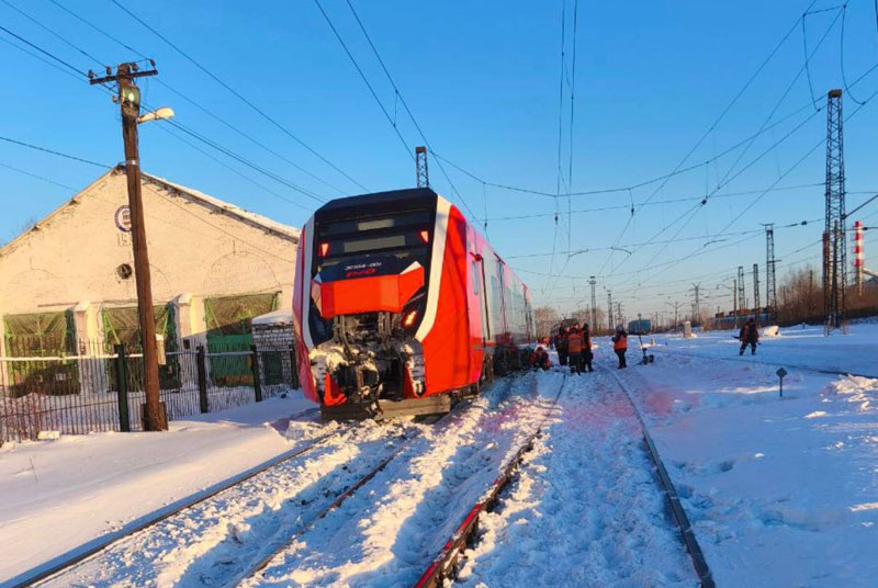 Под Серовом электропоезд «Финист» сошел с рельс | В Свердловской области сошел с рельсов вагон электрички «Финист»