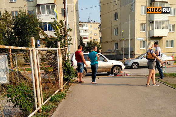 Водитель на Chevrolet Niva сбил девочку-велосипедистку на пешеходном переходе в Каменске-Уральском. ФОТО