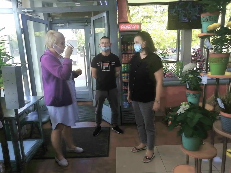 Очередной рейд по проверке масочного режима в магазинах Каменска удивил спецкомиссию: люди все более формально относятся к требованиям