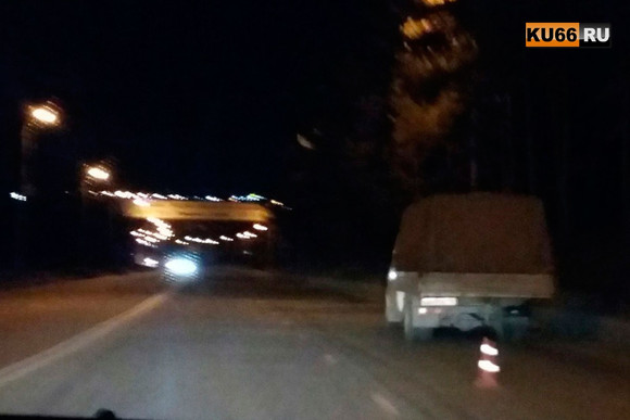 На улице Кадочникова в Каменске-Уральском водитель Chevrolet протаранил Газель и вылетел за пределы проезжей части. ФОТО, ВИДЕО