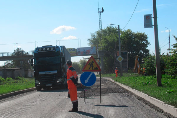 Вести о ремонте дорог в Каменске-Уральском: на этой неделе у рабочих ГУДСР большие планы - из уважения к водителям, по ночам...