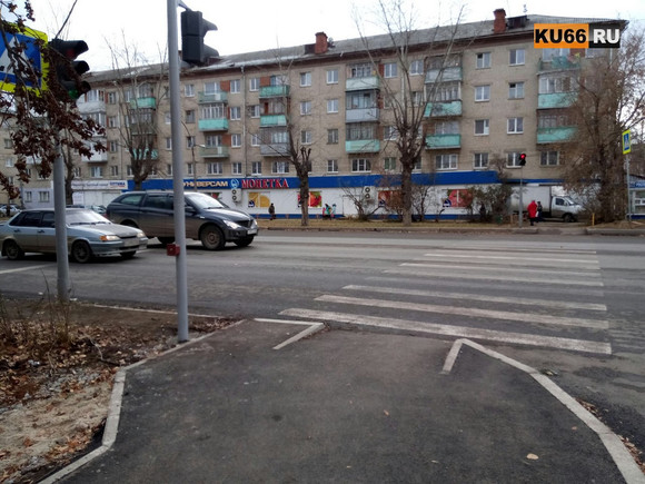 После публикации на Портале KU66.RU светофор на улице Лермонтова в Каменске-Уральском занял надлежащее место. ФОТО, ВИДЕО