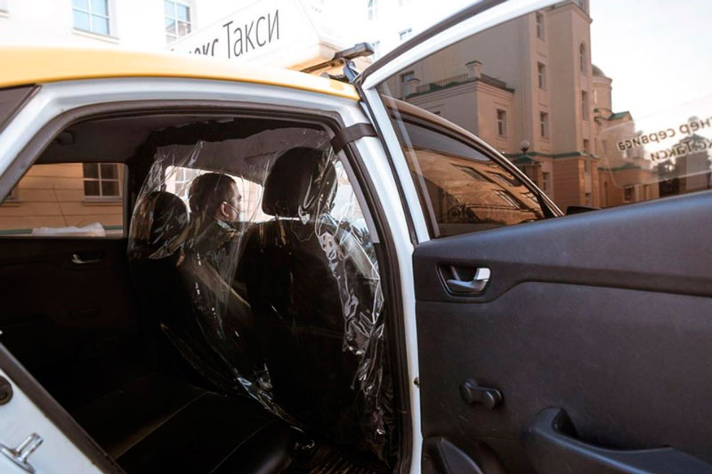 Губернатор объяснил, зачем потребовал от рестораторов и таксистов устанавливать защитные экраны, и пообещал отвечать на вопросы в Инстаграмм