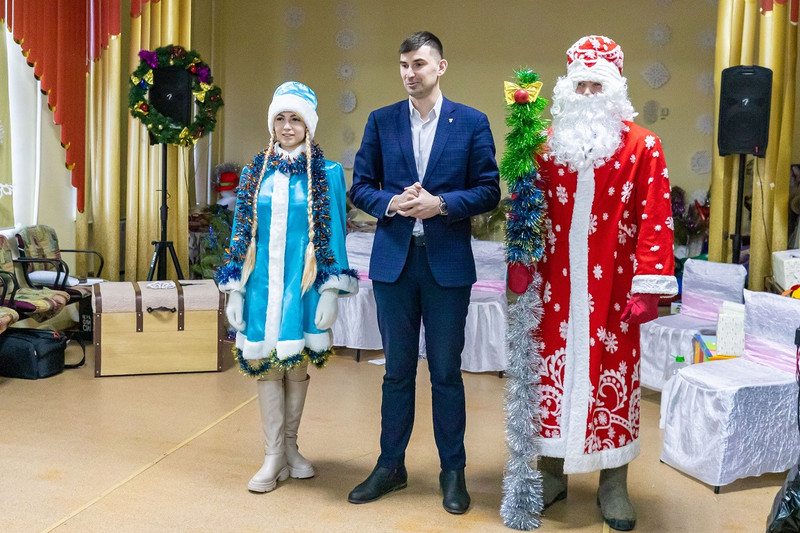 Представители СинТЗ провели праздник для воспитанников социально-реабилитационного центра «Синарский»