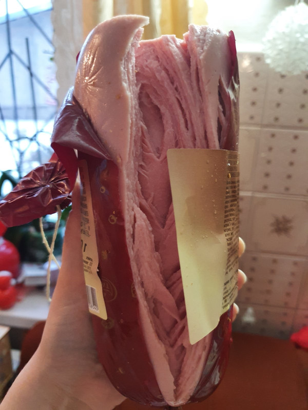 Жительница Тулы рассказала, как взорвалась купленная колбаса