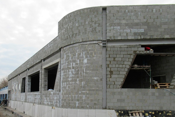 «Я гребу регулярно, гребу по жизни». Каменцам показали, как идут работы по строительству центра гребного спорта, который обещают уже летом