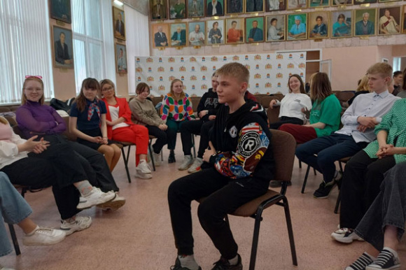 Работают на благо родного города! В Каменске-Уральском стартовал проект "Молодежный кадровый резерв. Новое звено!"