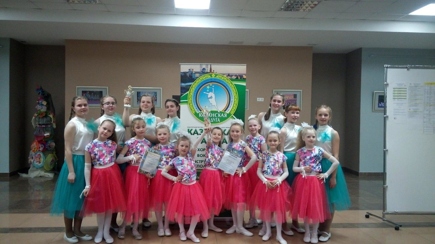 «Попасть на этот конкурс — уже победа». Ансамбли юных певцов Каменска-Уральского привезли из Казани престижные награды «Попасть на этот конкурс — уже победа». Ансамбли юных певцов Каменска-Уральского привезли из Казани престижные награды