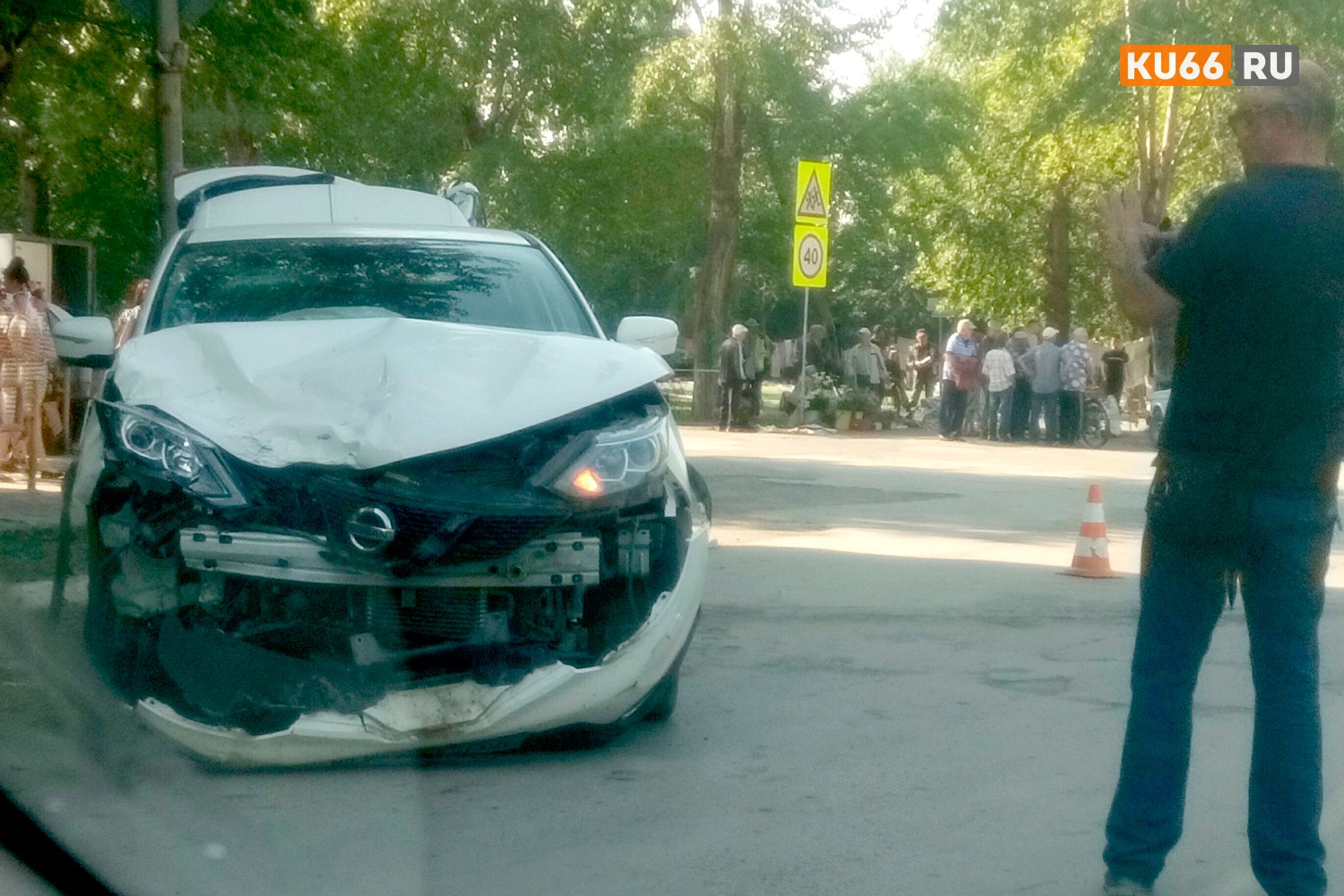 В Каменске-Уральском – массовая авария. На Карла Маркса столкнулись три «японца» и ВАЗ. На месте аварии скончался случайный свидетель...