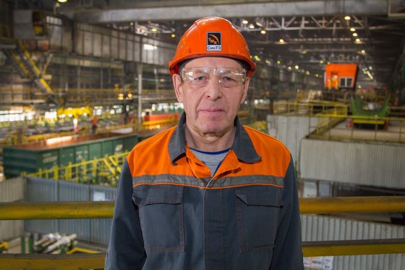 Признание за заслуги: коллектив СинТЗ пополнился заслуженными работниками и теми, кто отмечен знаком «За верность делу», благодаря ТМК!