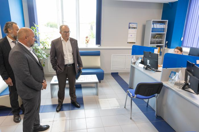 Глава «Россети Урал» Дмитрий Воденников проверяет электросети Свердловской области и повышает зарплаты ключевым специалистам | Дмитрий Воденников посетил производственные отделения «Россети Урал» в Свердловской области