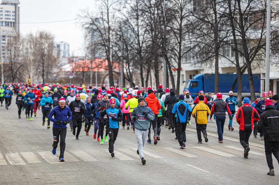 Полумарафон в центре Екатеринбурга: дороги и общественный транспорт изменят маршруты | В центре Екатеринбурга закроют улицы из-за зимнего полумарафона 14 декабря