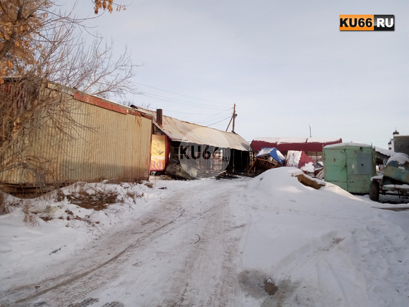 «Предполагаем умышленный поджог». Дознаватели поделились своим мнением о том, почему среди ночи вспыхнуло кафе «У пушки» в Каменске. ФОТО