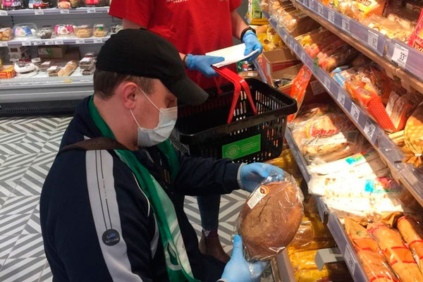 Все по-прежнему плохо. В Каменске-Уральском волонтеры возобновили прием заявок от пожилых людей на покупку продуктов и оплату коммуналки