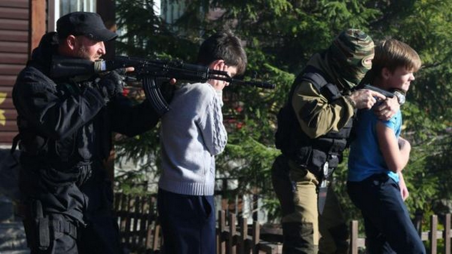 Семьи погибших во время трагедии в Беслане шокированы инсценировкой теракта с участием детей из Каменска-Уральского