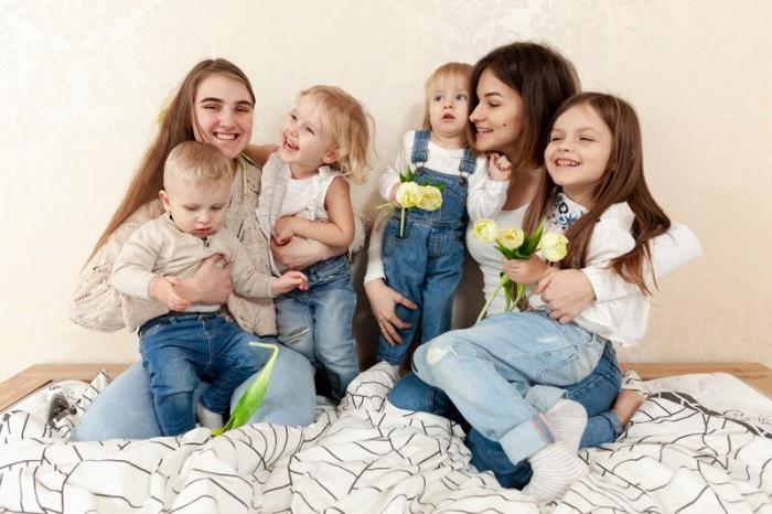 Многодетным россиянкам пересчитают пенсии: в стаж включат все годы ухода за детьми | Россиянкам с пятью и более детьми пересчитают пенсию с 2026 года