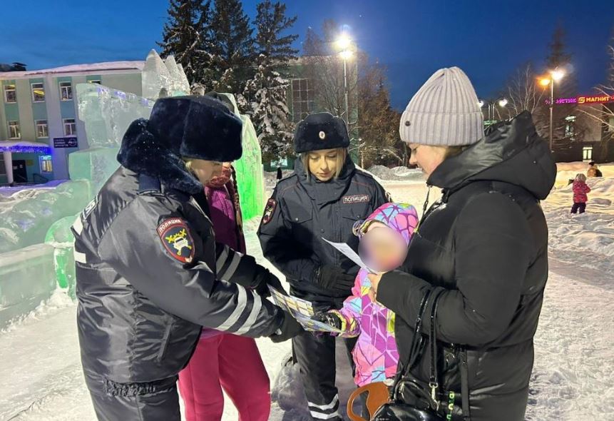 Стражи порядка появились у ледовых городков Каменска-Уральского 