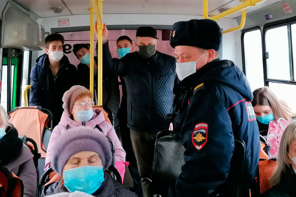 Пассажиры за редким исключением в масках: в Каменске-Уральском рейды в транспорте в разных точках города стали проводить по два раза в день