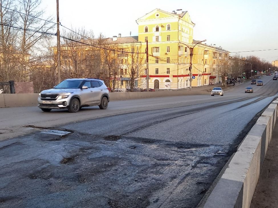 В Каменске-Уральском ограничат движение на путепроводе  | На Урале ограничат движение на путепроводе 