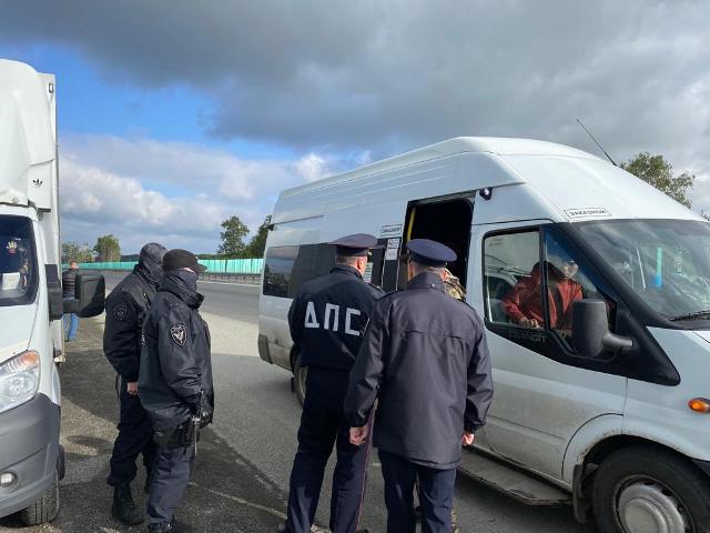 В Свердловской области сотрудники Госавтоинспекции проверяют автобусы
