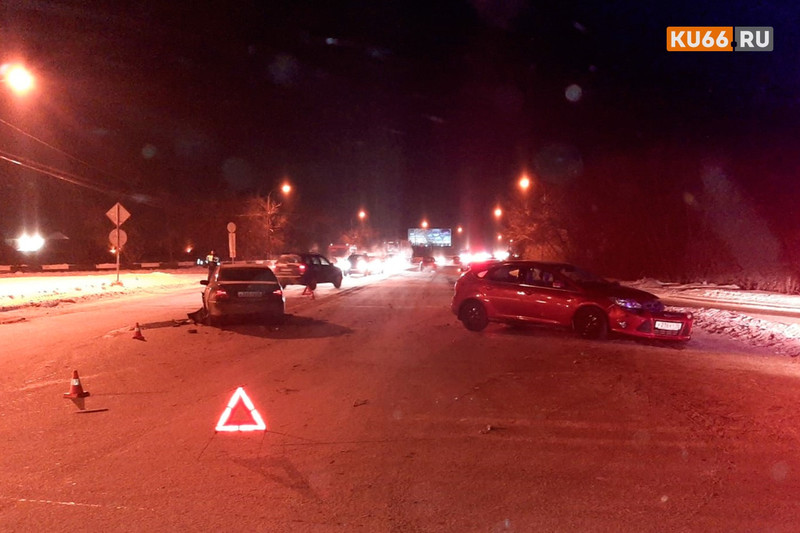 Стали известны подробности вчерашнего ДТП в Каменске-Уральском у путепровода. КАДРЫ СТОЛКНОВЕНИЯ