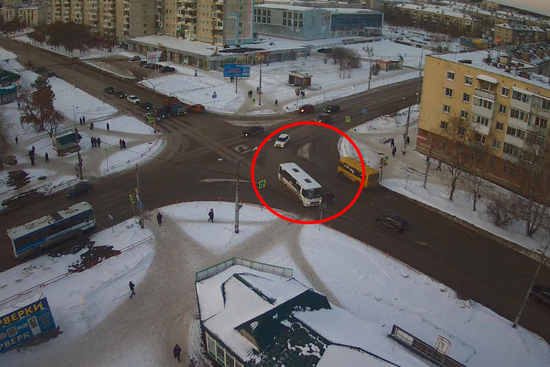 «Мало горят светофоры». В ГИБДД рассказали о происшествии в Каменске, в ходе которого автобус сбил пешехода — тот в больницу не поехал