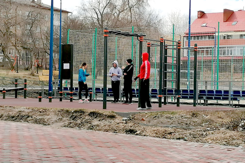 «Что поделать, популярное место». На базе «Металлист», несмотря на режим самоизоляции, каменцы продолжают заниматься спортом