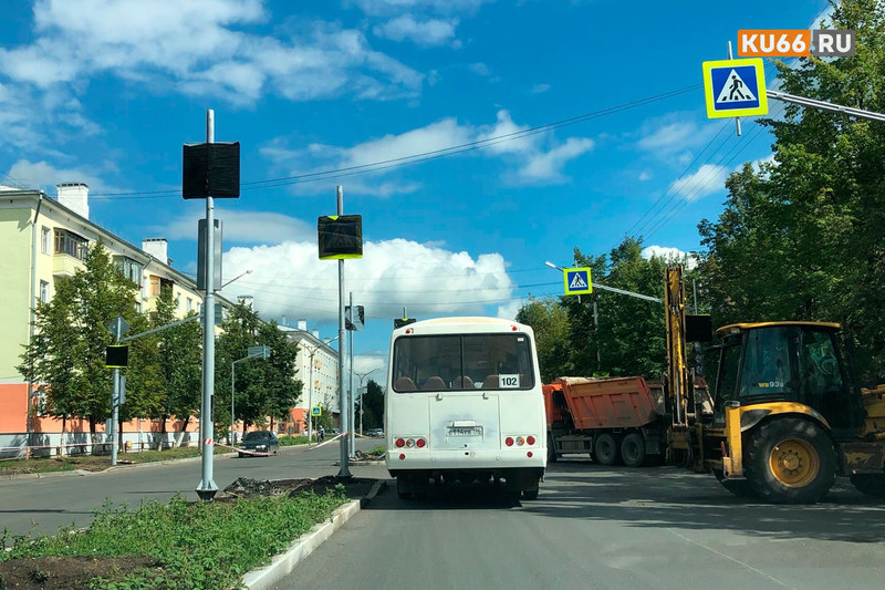 Рокировка для пешеходов на ул. Кунавина в Каменске-Уральском: переход от дома № 23 перенесут ближе к улице Крылова и оснастят светофором