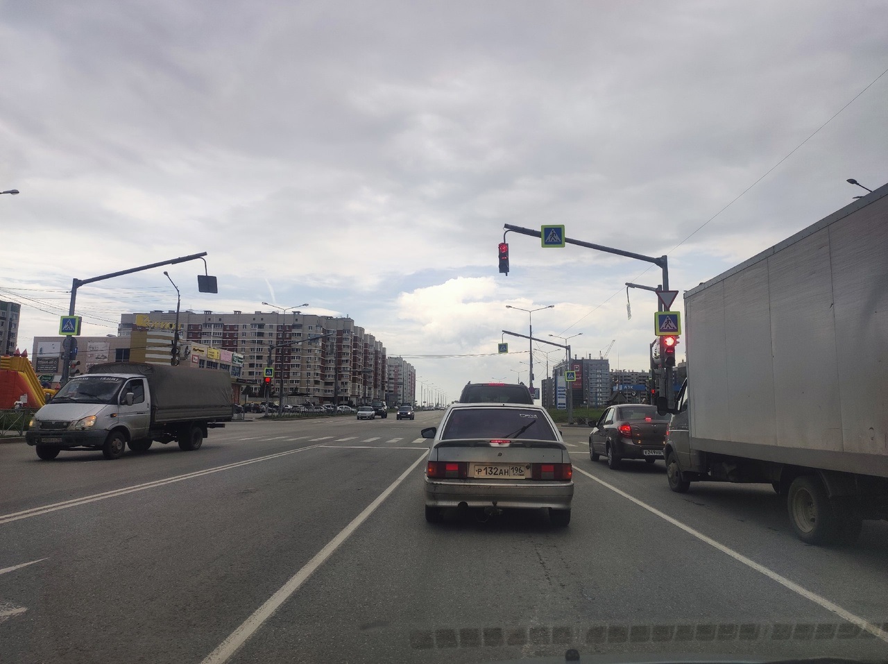 В Каменске-Уральском починили светофор на Каменской — Кутузова 