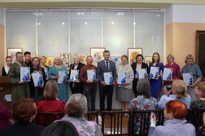 В Каменске-Уральском наградили лауреатов премии «Homo Legens» | Благодарности и награды: итоги церемонии «Homo Legens» в Каменске-Уральском