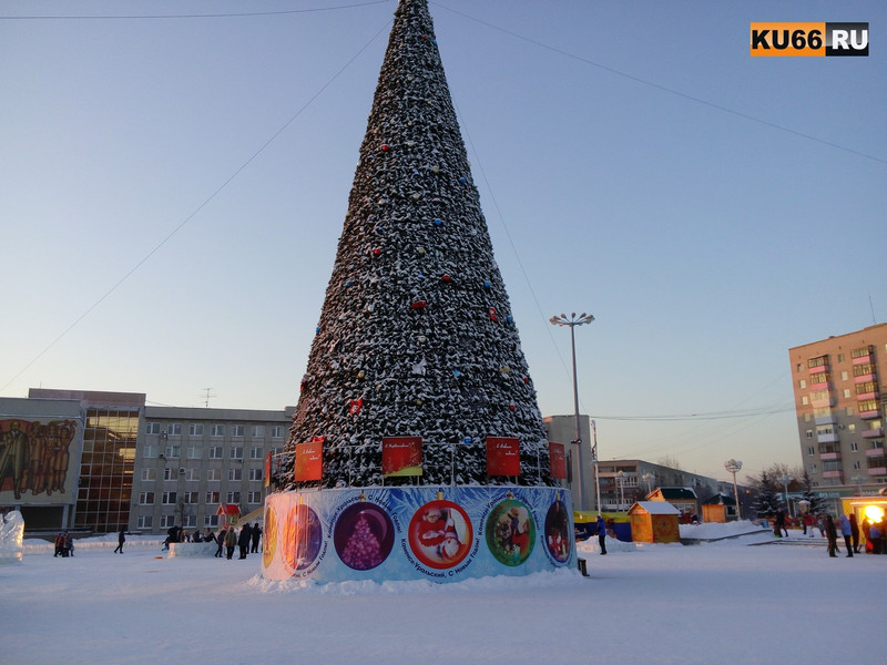 Новогодние елочные городки в Каменске-Уральском будут открыты и засияют в последнюю субботу года. Рассказываем, где и во сколько