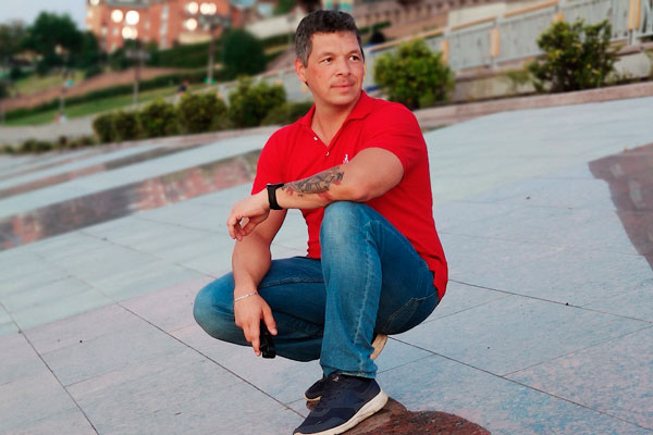 «Надо понимать свое здоровье перед вакцинацией». Медик прокомментировал смерти каменского фотографа и руководителя службы судебных приставов