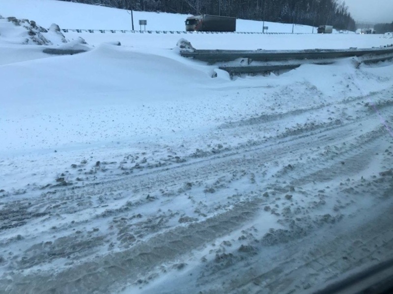 «Серьезные нарушения»: ГИБДД раскритиковала состояние дорог после снегопадов на Урале | ГИБДД Свердловской области критикует состояние дорог после снегопадов