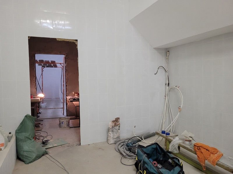 В каменском СК «Салют» готовятся к новому сезону — обновляют раздевалки. Из бюджета выделено около 1 млн рублей, но это лишь часть денег