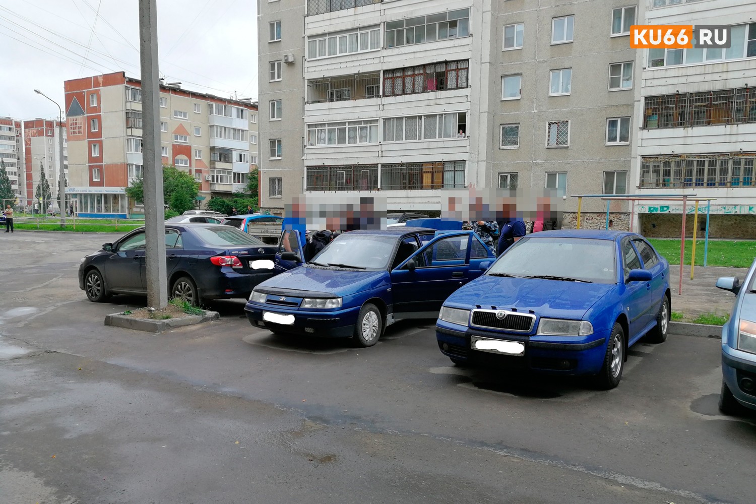 «Разбудила полиция, сказали отойти от окон»: спецслужбы стянуты во двор дома в Каменске-Уральском, здесь нашли устройство, похожее на бомбу