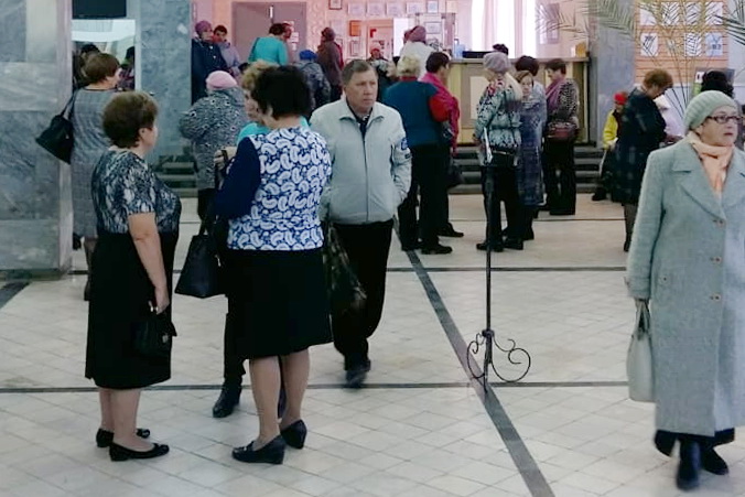 В Каменске в театре разразился скандал: старичкам, пришедшим на бесплатный спектакль «Баба Шанель», не хватило мест. Матис все объяснила