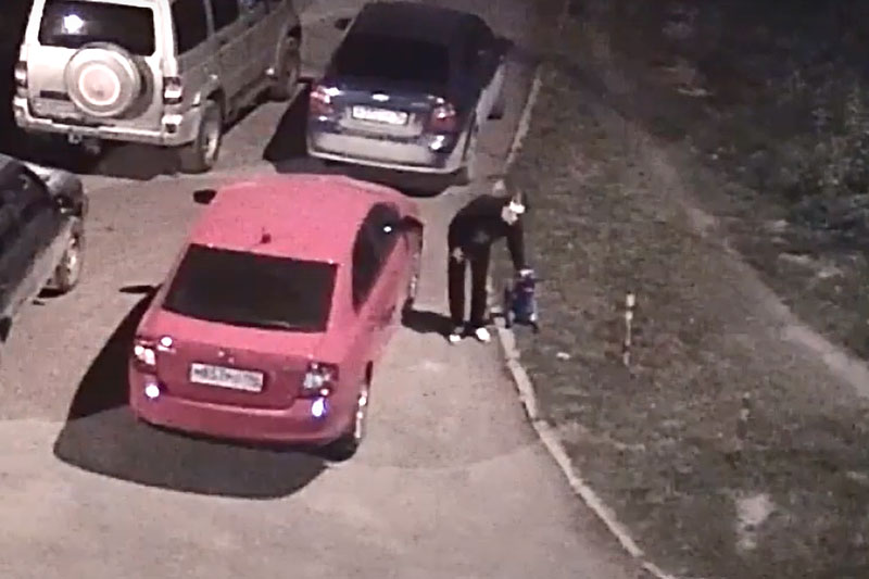 «У нас ничего не пропадало». Из детского сада в Каменске-Уральском компания подростков выкрала игрушку — они попали на запись регистратора