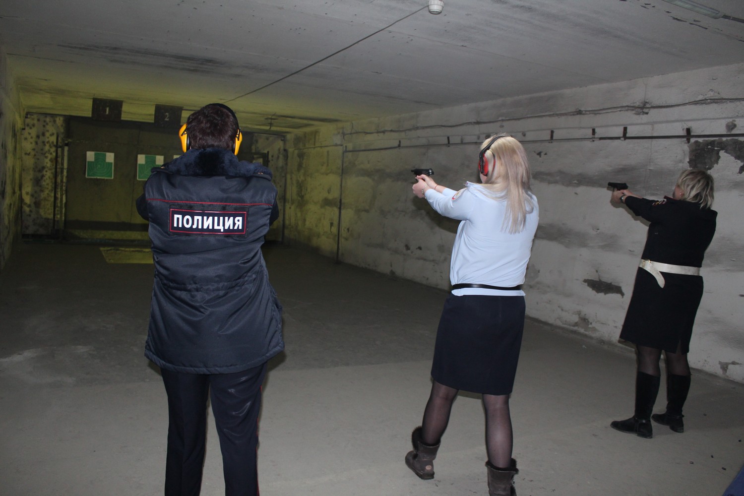 Этих женщин лучше опасаться: в Каменске-Уральском дамы в погонах демонстрировали умение стрелять из ПМ. Майор оказалась лучше подполковника!