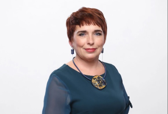 Жительница Каменска — работница одного из местных предприятий — участвует в конкурсе на звание лучшей мамы Урала. У нее трое детей