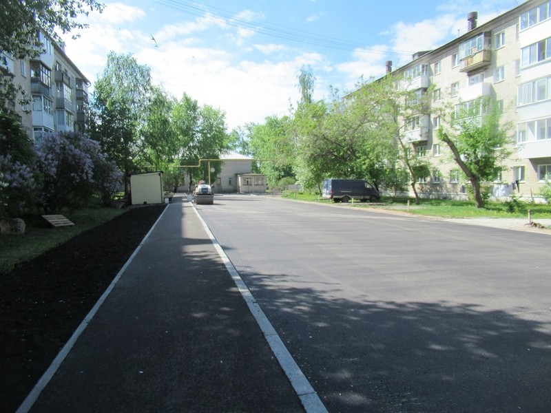 Дворы у нескольких домов в Каменске-Уральском этим летом приведут в идеальный порядок и сделают комфортными — работы уже ведутся!