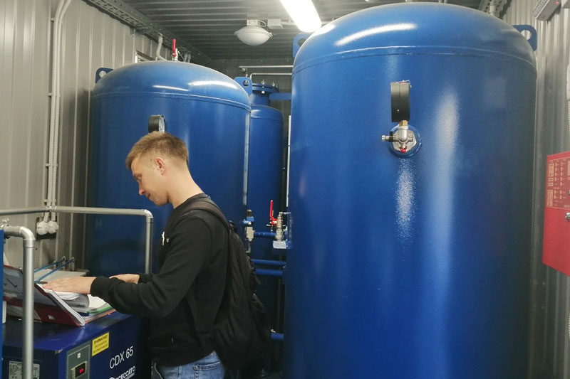 Для ковидных пациентов в больнице Каменска-Уральского установили новую кислородную станцию, аналогов которой в городе пока нет