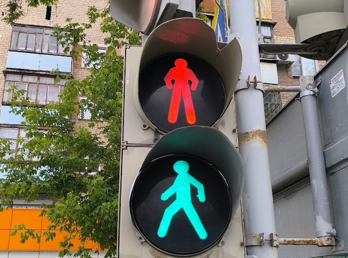 На перекрестке Алюминиевая-Челябинская в Каменске-Уральском неисправен светофор | В Каменске-Уральском сломался светофор