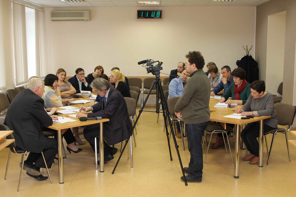 Чиновники будут следить за жителями частного сектора Каменска — за вывоз мусора они не платят, подбрасывая его к многоквартирникам